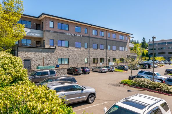 MT. SCOTT PROFESSIONAL CENTER I: 9200 SE 91st Ave, Happy Valley, OR 97086